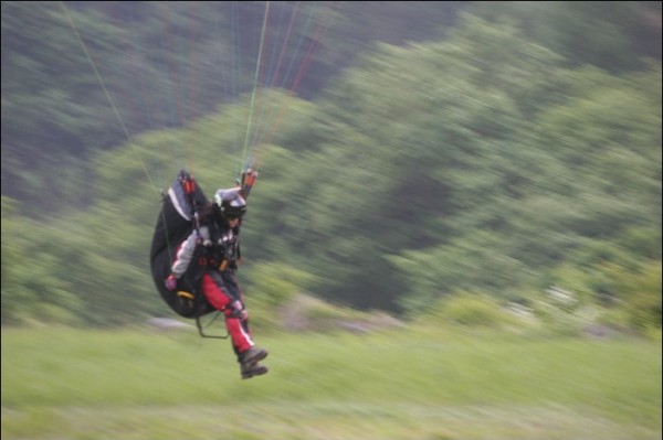 유명산 패러글라이딩. 5월13일 착륙. paragliding